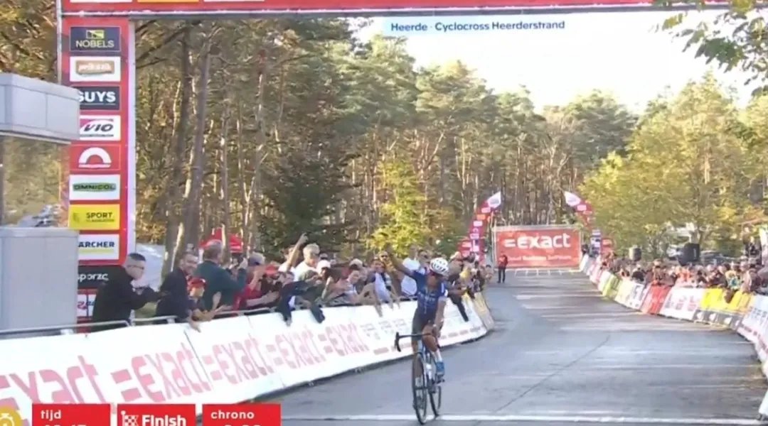 Alvarado non si ferma più e vince ancora nell'Exact Cross, rientro con successo per Eli Iserbyt #cycloCross #26Ottobre #ciclocross dlvr.it/TFlkmK