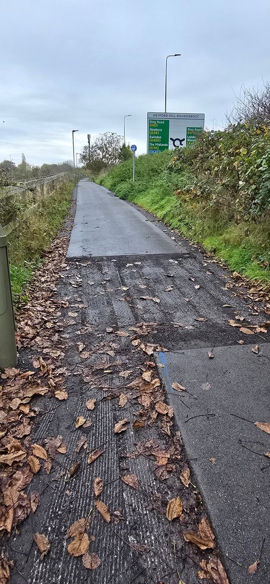 rail_guns's tweet image. Cyclists and walkers truly are 2nd class citizens in the UK

Shared use path has bits ripped out (for utilities presumably) with no warning, no signage

Hitting similar defect in the dark meant 8 weeks off work for me