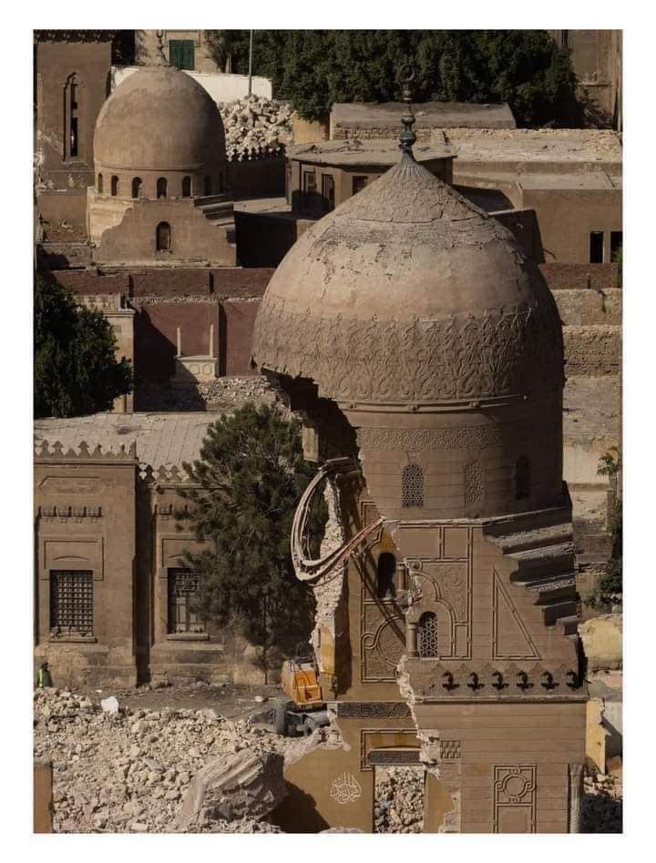 <a href="/aishaalsayed9/">عائشة السيد - Aisha AlSayed</a> لا اراها الا هكذا.... يبكى الحجر غباء البشر