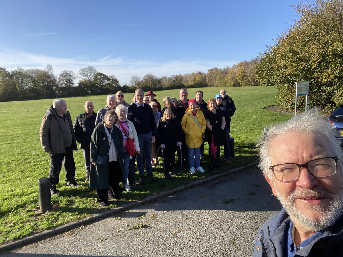 Peter_Dowd's tweet photo. Another great welcome on the doorsteps across Litherland today in support Labour’s local candidate - Julia Garner - in 21 November council by-election. Thanks to all those who chatted to us! https://t.co/kfULLTb5DD