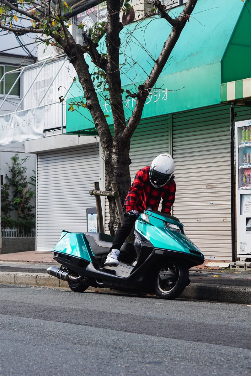 ThirtySeven00's tweet photo. グローブ着けて大げさに脚上げながら乗るシーンは車両関係なくレーシーになるから好き

📷@Hamburg_Morita https://t.co/K7nSHTIgwq