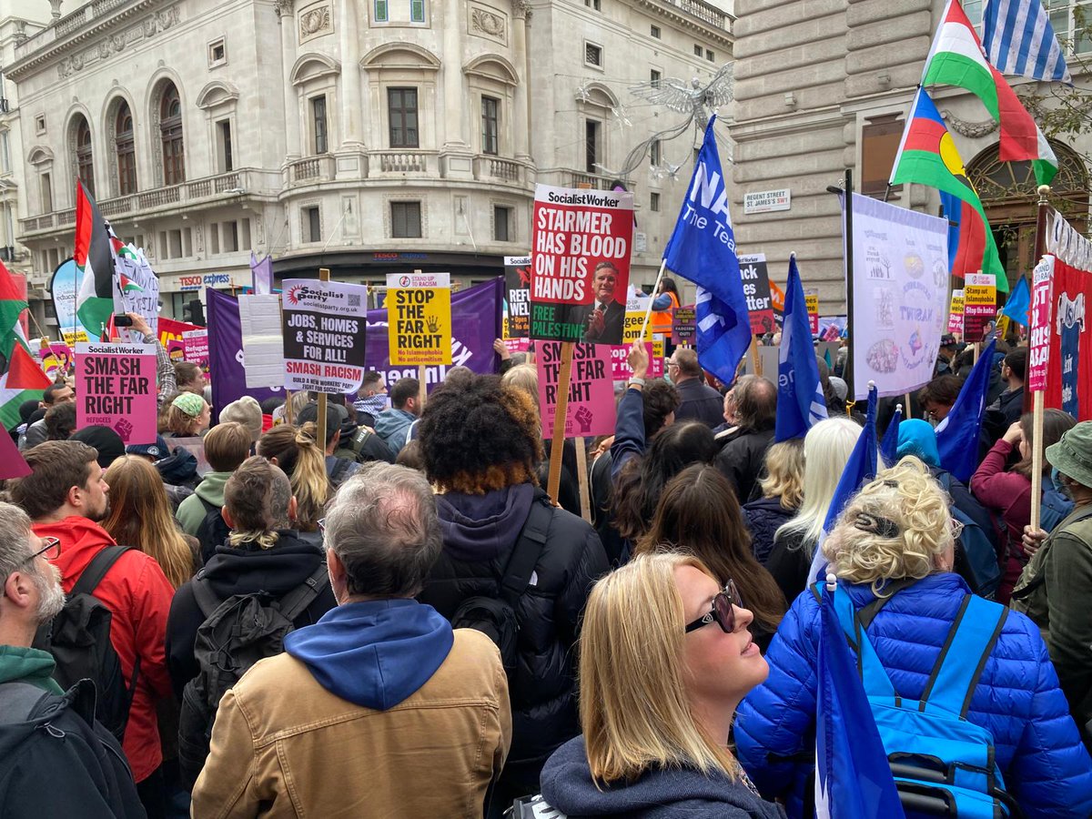NASUWT Scotland (@nasuwt_scotland) on Twitter photo Fantastic turn out in London standing up against the far right.
#StandUpToRacism #Oct26 <a href="/AntiRacismDay/">Stand Up To Racism</a> Fantastic turn out in London standing up against the far right.
#StandUpToRacism #Oct26 <a href="/AntiRacismDay/">Stand Up To Racism</a>