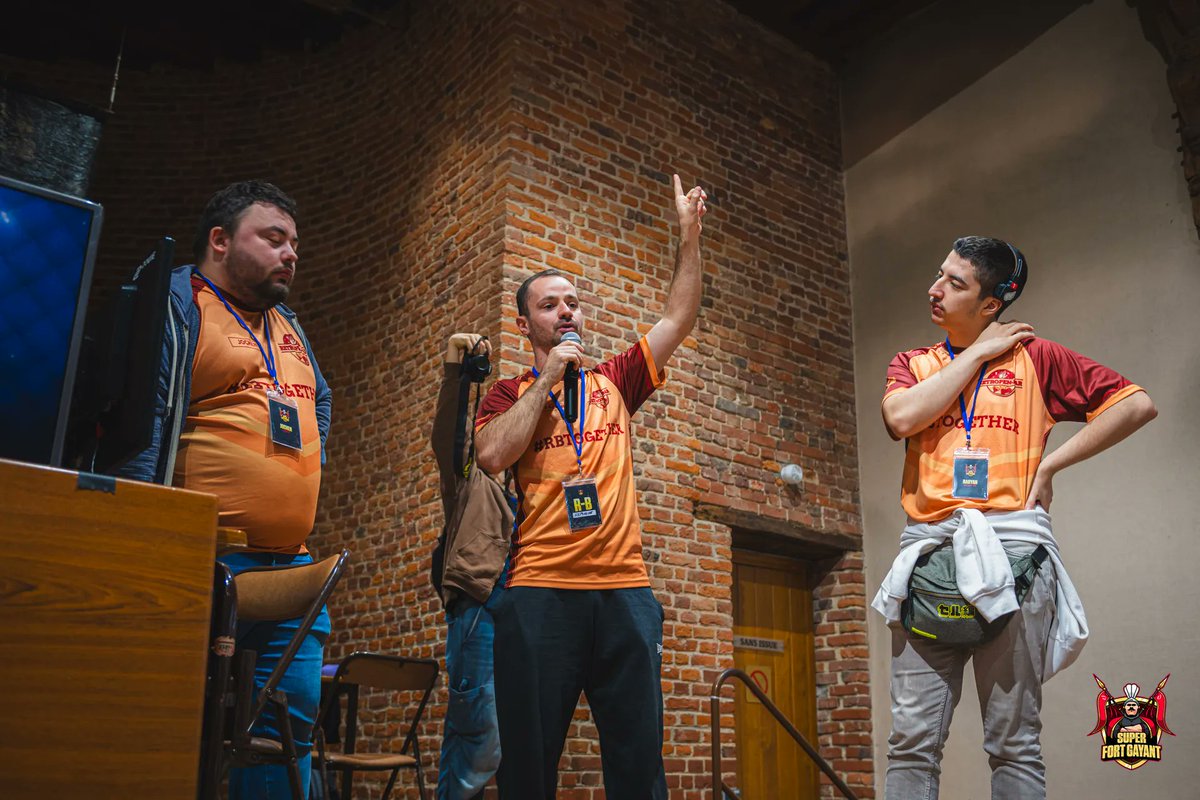 RetropenBar's tweet photo. Ça y est, le #SFG2024 c'est fini ! 
C'est avec une immense fierté qu'on lit chacun de vos retours, on est vraiment heureux que l'événement vous ait autant plu❤️
Un grand merci tout particulier aux R-B organisateurs : @hexagonedj @RB_Jochen @BGJoyleen @Pixelosaure @Ragyan_ @Jaoo_Shingan et à @Nixop l'artiste derrière l'entièreté de la DA ✨
