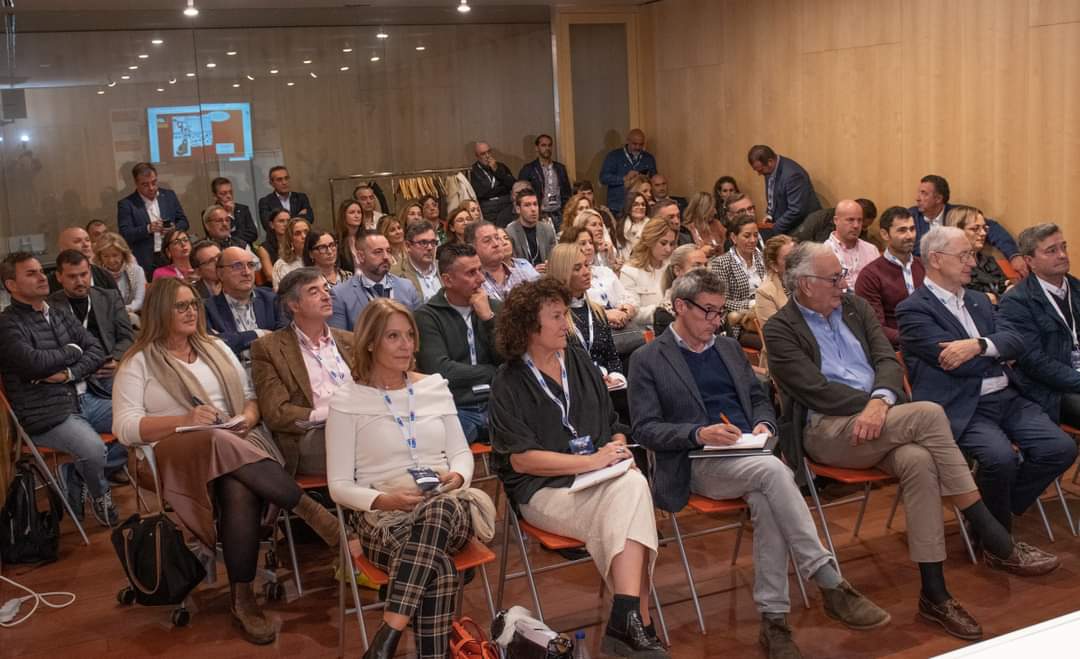 CoapiAb's tweet image. Una representación de colegiados del Colegio de Albacete han asistido al Congreso Nacional API, organizado por el @consejoCOAPI 
Dos jornadas muy interesantes, formativas y de convivencia profesional.
Nos vemos en la próxima.
#Formación 
#YOsoyAPI