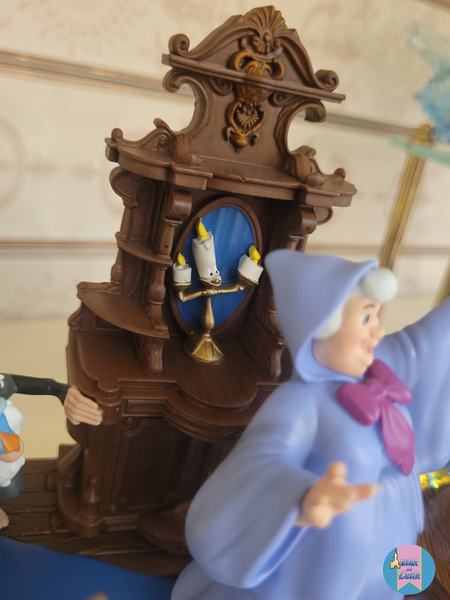 InsideDlpCastle's tweet photo. 🛍Un SnowGlobe musical (musique de cendrillon) sur le spectacle Mickey et Le Magicien !🎩 Une idée sympa pour le coup ! 
129€
Harrigton's https://t.co/KAGjXceTV5