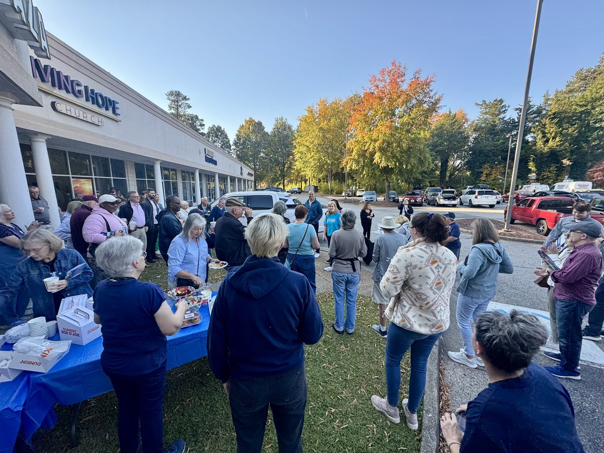 LeslieMehtaVA's tweet photo. Volunteers are up bright and early to knock doors across the First District as we hit the 10 day mark! ☀️

I'm so appreciative to @jonesjay for firing up this HUGE crowd with me, and to @HistoricTriDems for fueling everyone up with a breakfast spread before they headed out. https://t.co/TLJ7geJk1Z