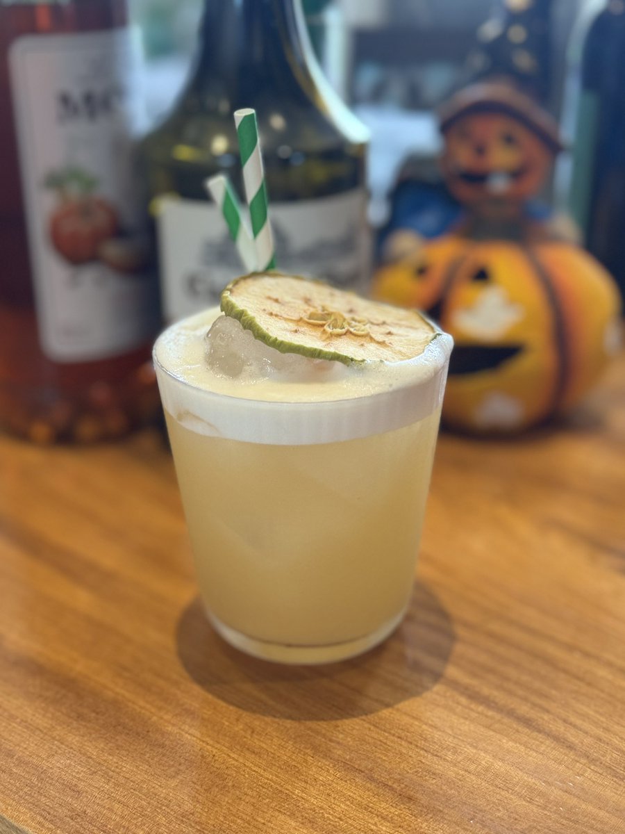 TheRedBank's tweet image. ROTTEN APPLE SOUR 👻 
Calvados V.S.O.P, Spiced Pumpkin, Lemon Juice, Simple Syrup, Dehydrated Apple 🍏
#boo #halloween #spookycocktails 
#casualdining #tasteleitrim #enjoyleitrim #Irelandshiddenheartlands #foodandwineireland #thetaste #discoverireland