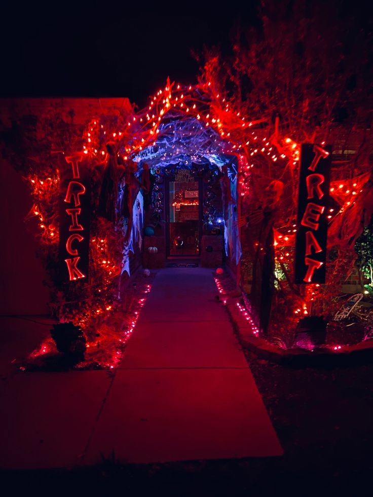 BlackDaturas's tweet photo. ⠀

𝗛𝗔𝗨𝗡𝗧𝗘𝗗 𝗠𝗔𝗭𝗘 

For the brave souls attending the party , a haunted maze awaits, daring each guest to venture inside. Do you have what it takes to enter, or will the haunted maze prove too terrifying?
⠀ https://t.co/35kbAi5xrh