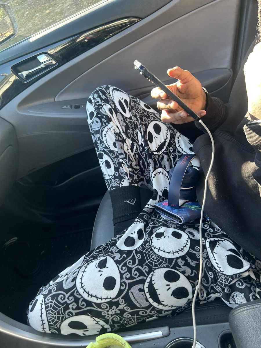 Nana be toooo comfortable in my carrr 😂😂😂 my passenger princessssss💕💕