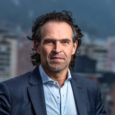 Wilson_Suaza_'s tweet photo. El alcalde @FicoGutierrez tan cansón hermano, vino a Cali a la #COP16EnCali a dividir y hablar dizque de salvar a Colombia.  Sea serio hermano.

Salve primero a Medellin que la tiene vuelta miercoles... https://t.co/gIBLXbS0LC