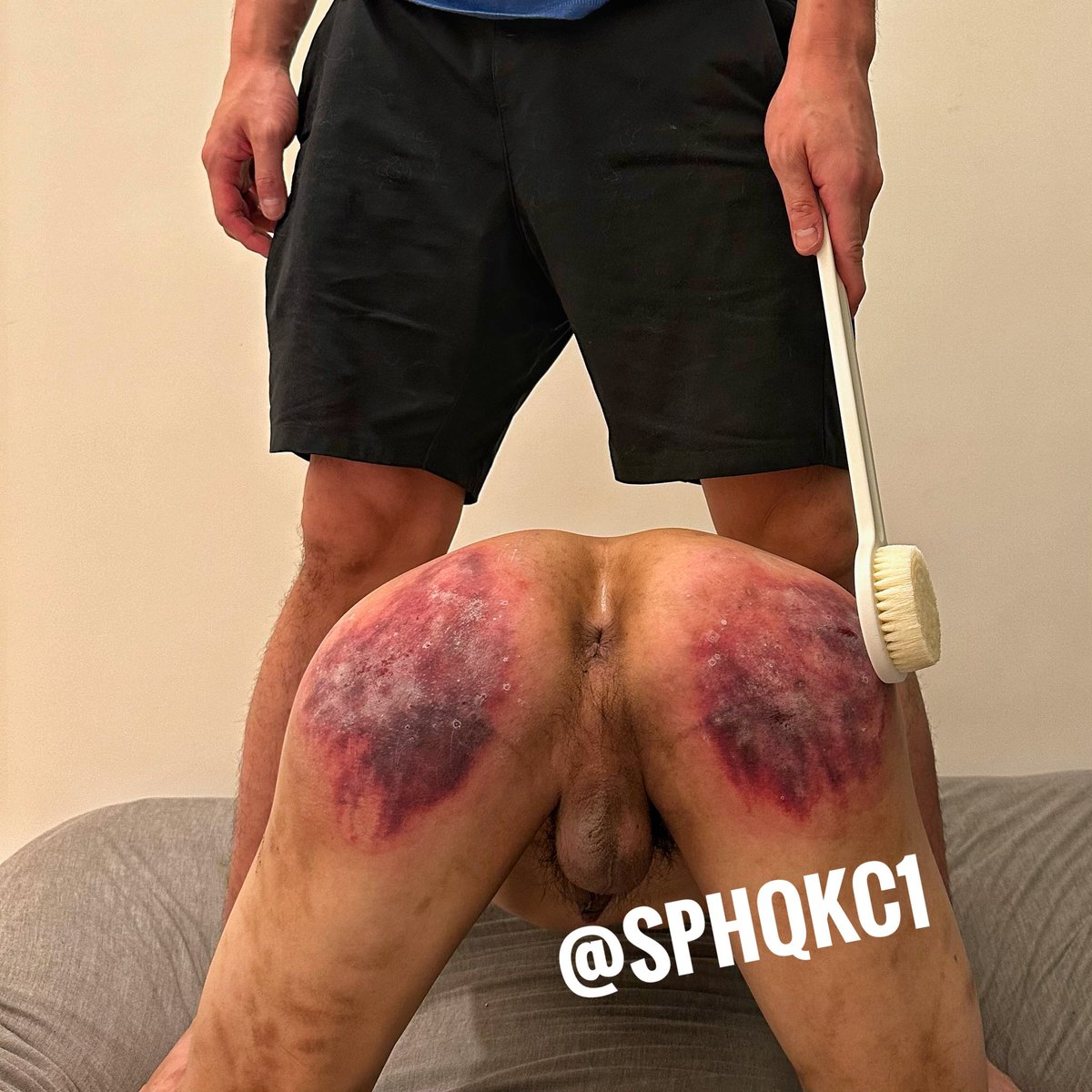 Who’s in Hong Kong ?

#sphqkc1 #spanking #打屁股 #bdsm #gayspank #spank #spankthis #otk