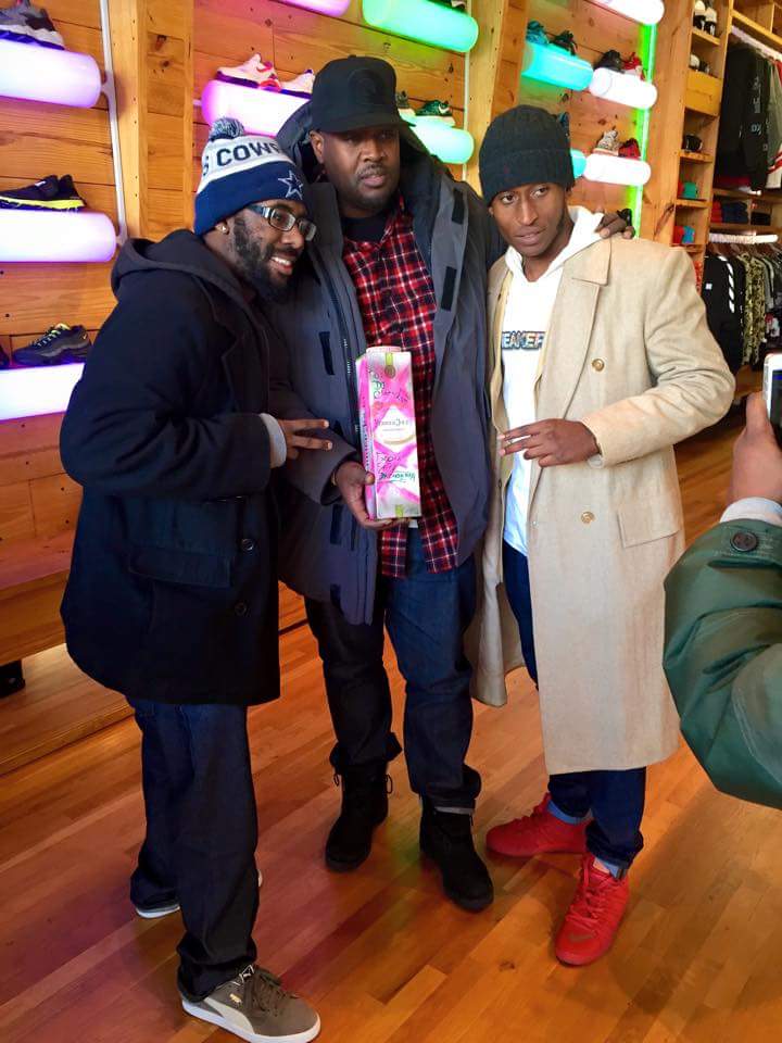 SneakerMap's tweet image. 🗺 Rise In Power #DjClarkKent It was an honor to meet you and to be able to talk sneakers with you. Thank you for the knowledge you shared with us that day. You definitely have one of the top tier sneaker collections in the game 🫡💪🏿💪🏿💪🏿🙏🏿🕊 🗺 

#Maplife #sneakermap #Mapboys