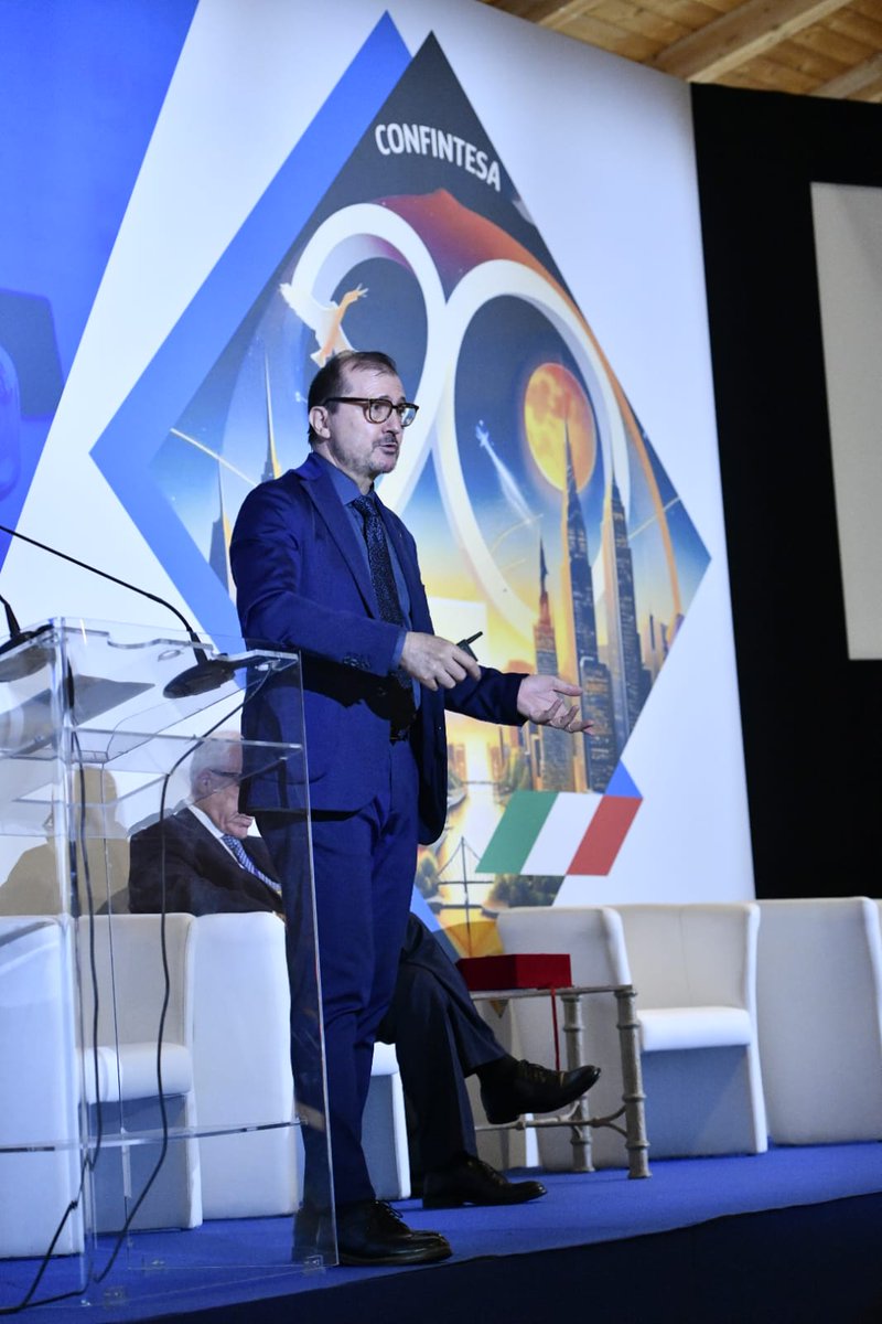 ConfintesaTweet's tweet photo. Il Segretario Generale Francesco #Prudenzano, alla #ConsultaConfederale di #Confintesa:
"Essere un sindacato diverso, non vuol dire fare cose diverse, ma pensare diversamente". https://t.co/2jqc9OGXwB