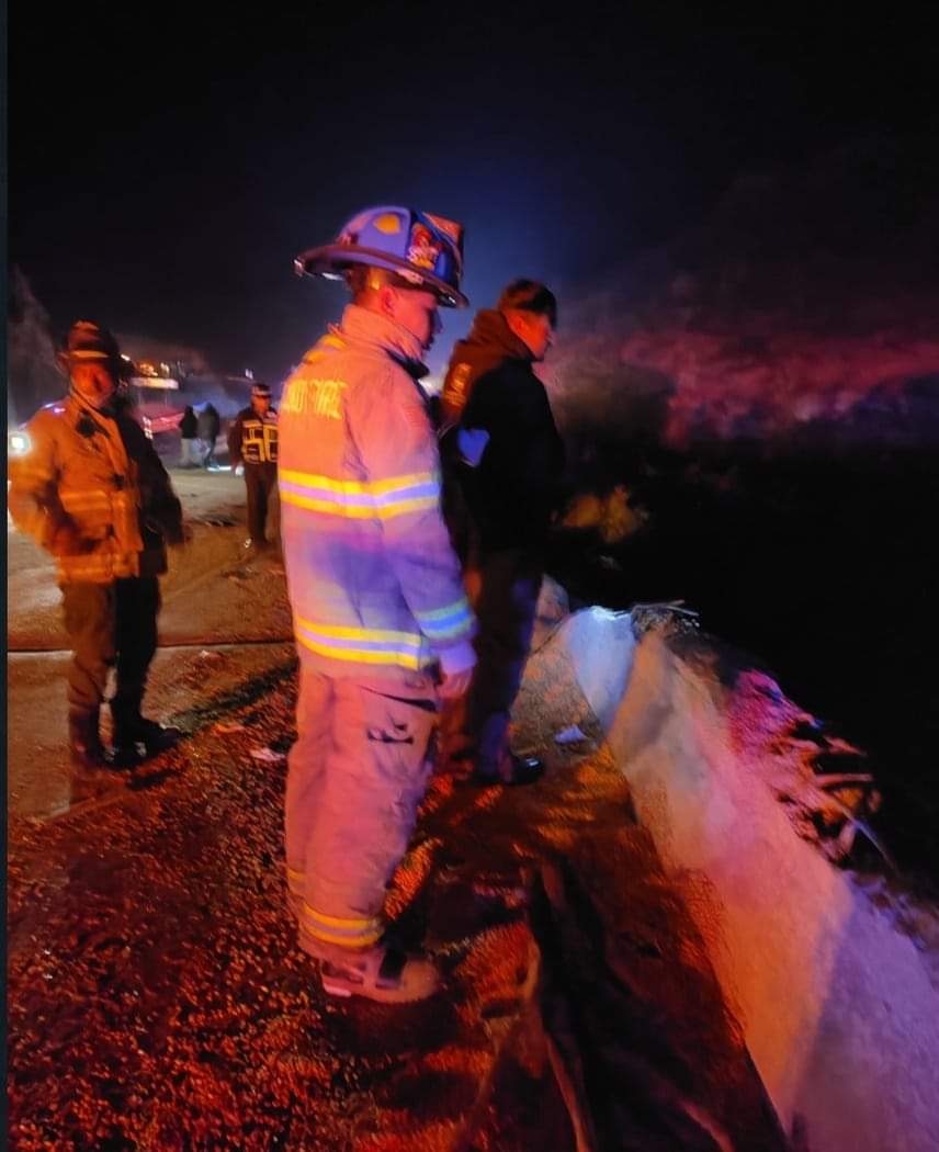 ColmenaInfo's tweet photo. DOBLE REMOLQUE PROVOCA TRAGEDIA CARRETERA; 24 MUERTOS 
Zacatecas, Zac, Un saldo de 24 personas fallecidas y cinco heridos resultó del accidente de un autobús de pasajeros y un trailer la mañana de este sábado a la altura del kilómetro 77 en la autopista con rumbo a Aguascalientes https://t.co/hOlsqkfJ5R