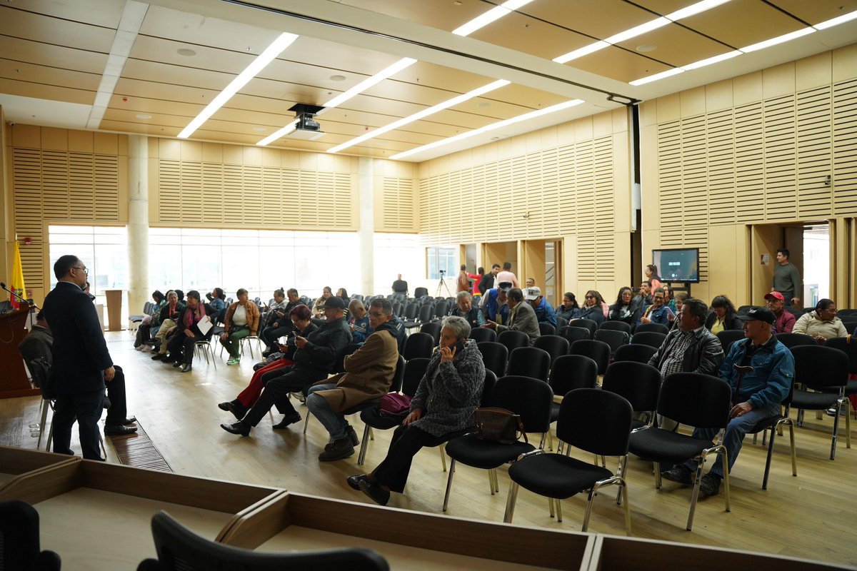 Ya estamos listos en nuestra audiencia pública para escuchar a los aspirantes a ser el nuevo alcalde o alcaldesa de nuestra localidad.

Gracias a la JAL y a la comunidad que poco a poco va llegando para acompañar este proceso.

Buena suerte a los candidatos y candidatas. 💛❤️