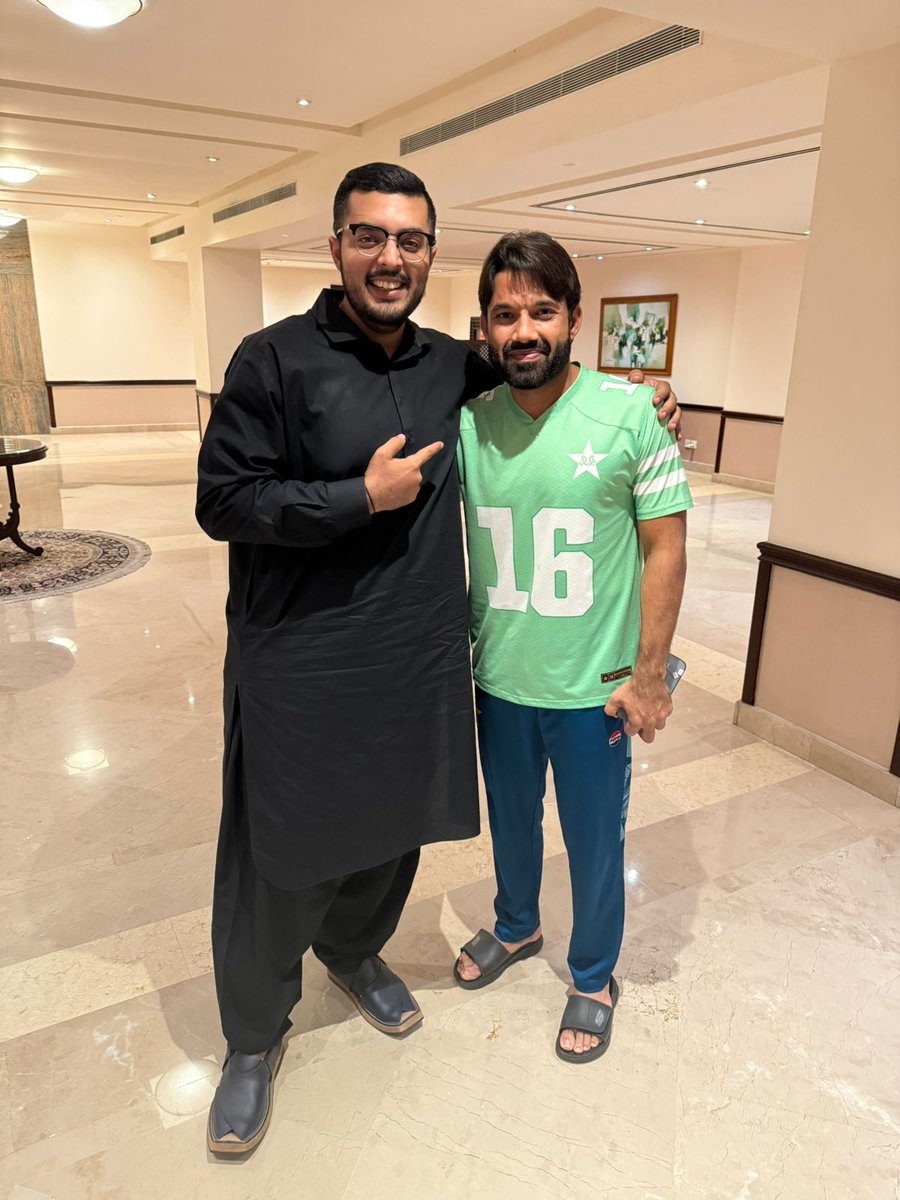 iamqadirkhawaja's tweet photo. Always Humble, Purely honest and Team Man... One n only Mera Kaptaana @iMRizwanPak 😍👍❤️

#qadirkhawaja #PakistanCricket #MohammadRizwan #MuhammadRizwan https://t.co/DHgOyYbR04