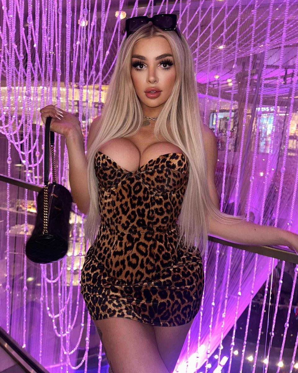 EmpressElements's tweet photo. They tried to warn me about Plast-X how it would do irreversible damage to my body. But just 3 weeks in I’ve gone from an ugly nerd to hot bitch. Who cares that most my body is fake. When you look this good it’s worth the sacrifice https://t.co/FRJGkmZt3X