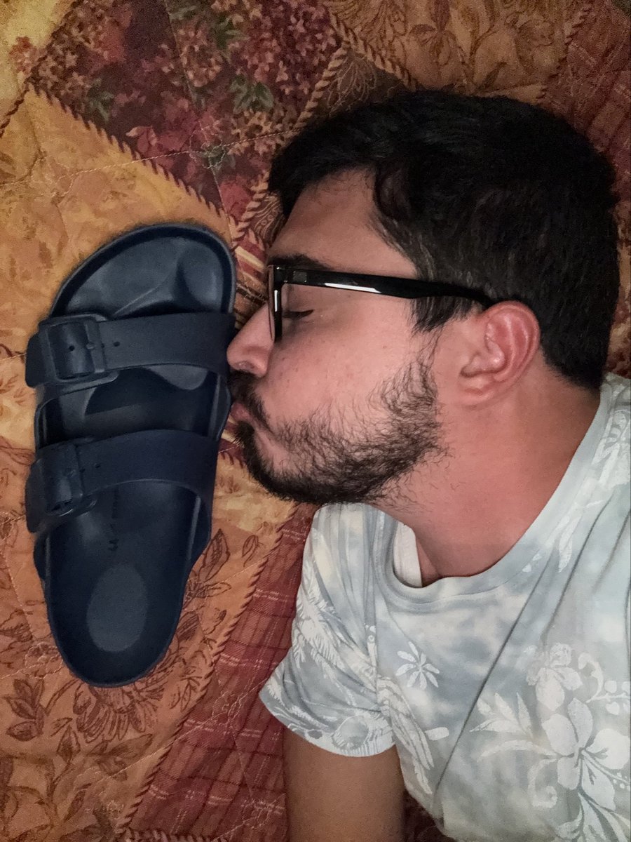shoesize_46's tweet photo. Am I the only one who gets turned on by these dark blue rubber Birkenstocks?

#Gay #GayMan #GayFeet #FeetFeitsh #Birkenstock https://t.co/6VBM4KJTki