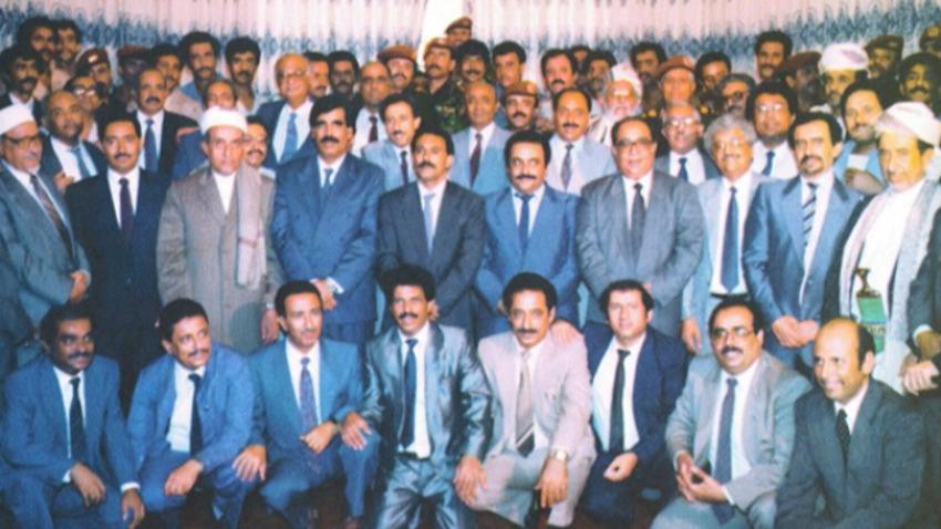 امس كنا عند واحد من قيادات الحزب الاشتراكي ، ومن اللي حضروا يوم توقيع اتفاقية #الوحدة_اليمنية 🇾🇪 في عدن ٢٢ مايو ١٩٩٠م 
ونتكلم على موضوع الوحدة والجنوب.

 قال يوم اجاء الرئيس علي عبدالله صالح والوفد المرافق له من الشمال الى عدن لم نستطع حتى ضيافتهم وأتت طائرتين من صنعاء الى عدن