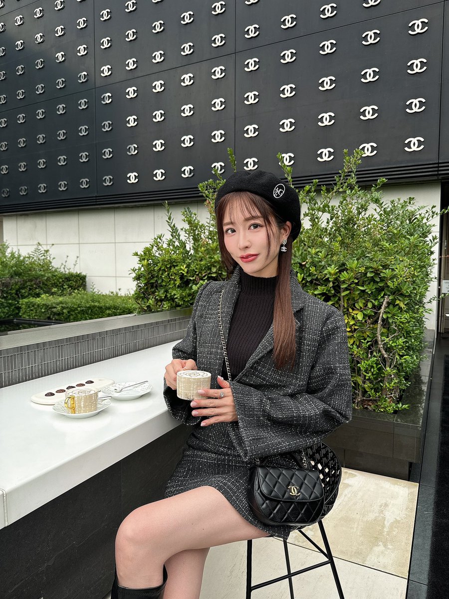 GRLのブラックセットアップCHANELのカフェにぴったりすぎた🖤 さりげ
