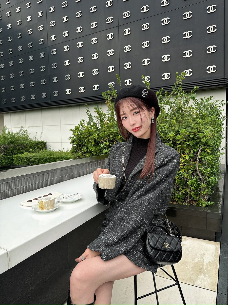 GRLのブラックセットアップCHANELのカフェにぴったりすぎた🖤 さりげ