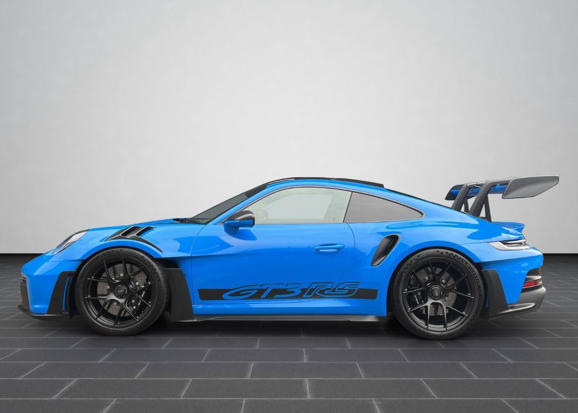 Was a sick test day👌🏻

In a few weeks we’re off to Germany to pickup the blue one we found which requires a higher mileage to import to NL.

The countdown towards delivery can start👀

Thanks to everyone who DM’ed with listings, we found a blue one at a Porsche dealer in Germany