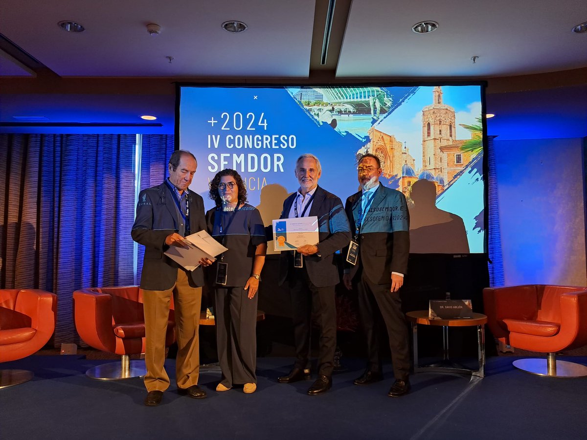 🏆En la clausura del #congresoSEMDOR2024 hemos entregado premios
🏅A la mejor comunicación, de José Luis de La Hoz
🏅Al mejor póster, de <a href="/deilasuen/">Deiene</a>
🏅Al mejor artículo de la revista MPJ 'Radiofrecuencia pulsada por guía ecográfica para el tratamiento del dolor crónico de rodilla'