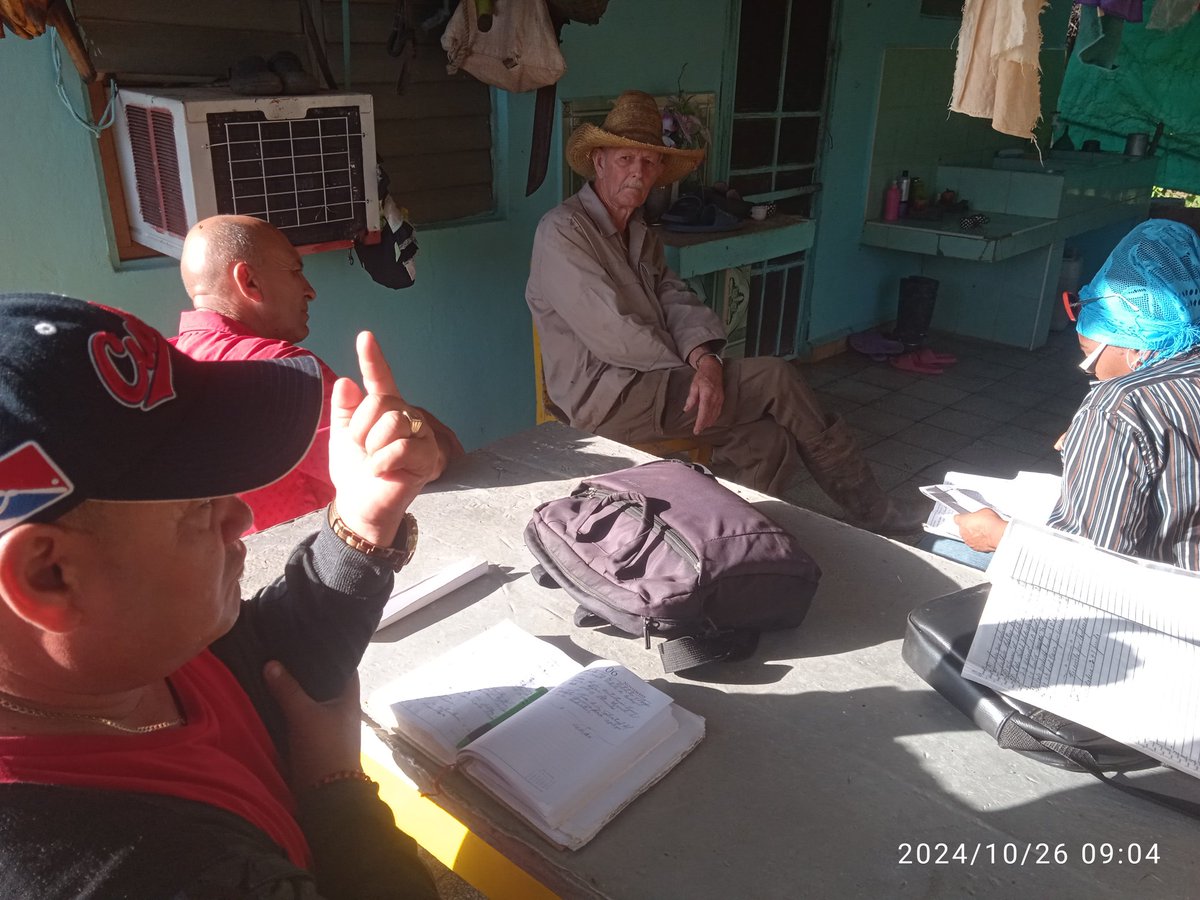 AdrianR69849671's tweet photo. Temprano en la mañana comenzamos recorrido a los campesinos pertenecientes a la CCS Protesta Baragúa que incumplen su plan de entrega de leche y se debate la importancia que tiene el cumplimiento del mismo.#BaraguaPorMas @eaaecuador1 @MatosNeudel @Raydel76994353 https://t.co/HUIcBI08O2