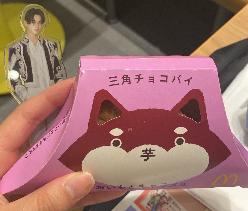 前に三角チョコパイ食べてきたよ〜！♡
店内にニキくんの声流れて発狂してました