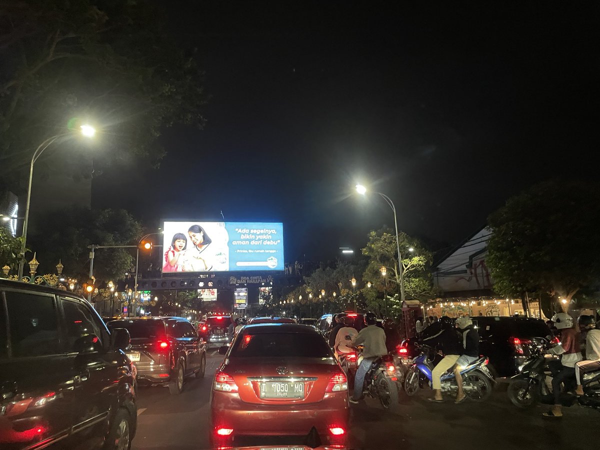 yusufgunawan's tweet photo. #MalangTambahMacet 
#MalangTambahRuwet 

Pemberlakuan 1 arah di Kayutangan untuk mengurai kemacetan tapi nyatanya … 

Kadisnya yang menyatakan ada petugas berjaga untuk penguraian ya buktinya di lapangan pada jam2 rawan ya tak ada … 

Ahlinya ahli dengan kajiannya yang … https://t.co/oyFHgw8a8Y