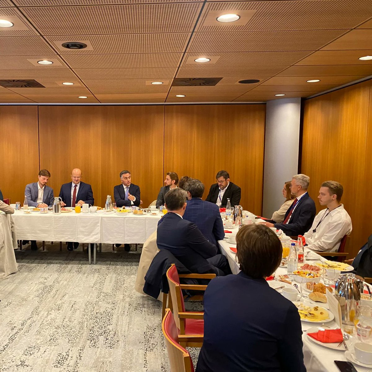 In questa fase iniziale dei lavori del nuovo Parlamento Europeo, nel mio ruolo di vice presidente del Gruppo Ppe ho proposto la riconferma dell'Intergruppo "Sky and Space" anche per questa Legislatura. 
Nei giorni scorsi, prima colazione di lavoro a Strasburgo. <a href="/EPPGroup/">EPP Group</a>