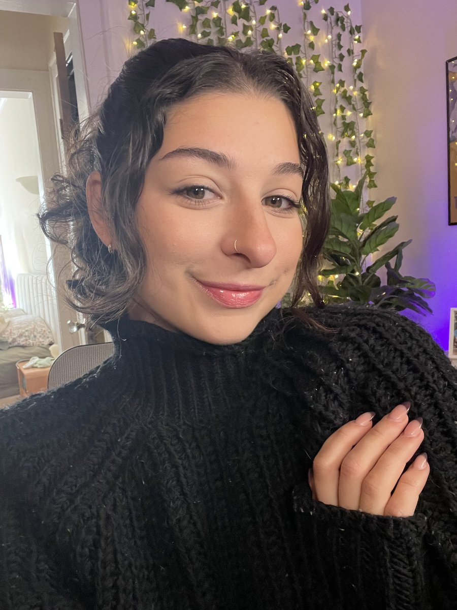 12 HOUR STREAM TIMEEEE 🎃👻

chats, finishing silent hill, halloween cheer!! 

twitch.tv/lindsies