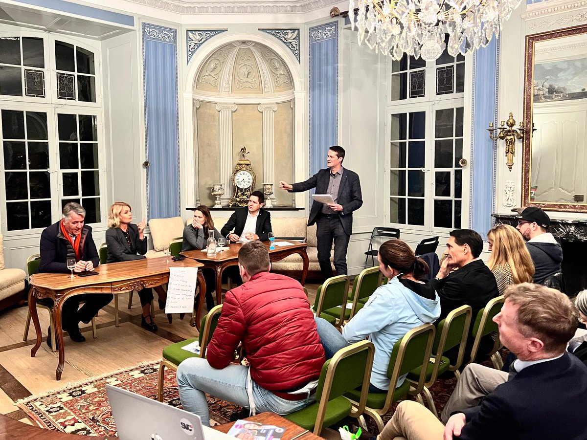 Konstruktive Diskussionen am Berner Gemeinderats-Wahlpodium der FDP Bern Südwest vom 24.10.2024 im Schloss Holligen. Danke allen Beteiligten. Bern braucht eine lösungsorientierte und ideologiefreie Politik für die ganze Bevölkerung