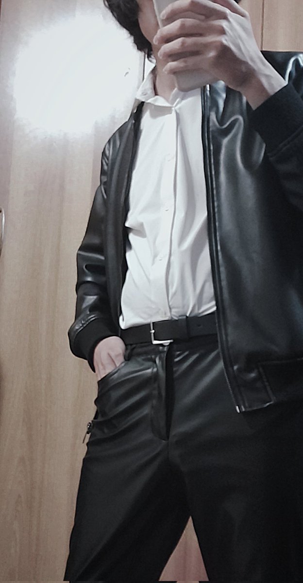 Lthrboy011298's tweet photo. Dressed up in leather https://t.co/kjCJuJcvj6