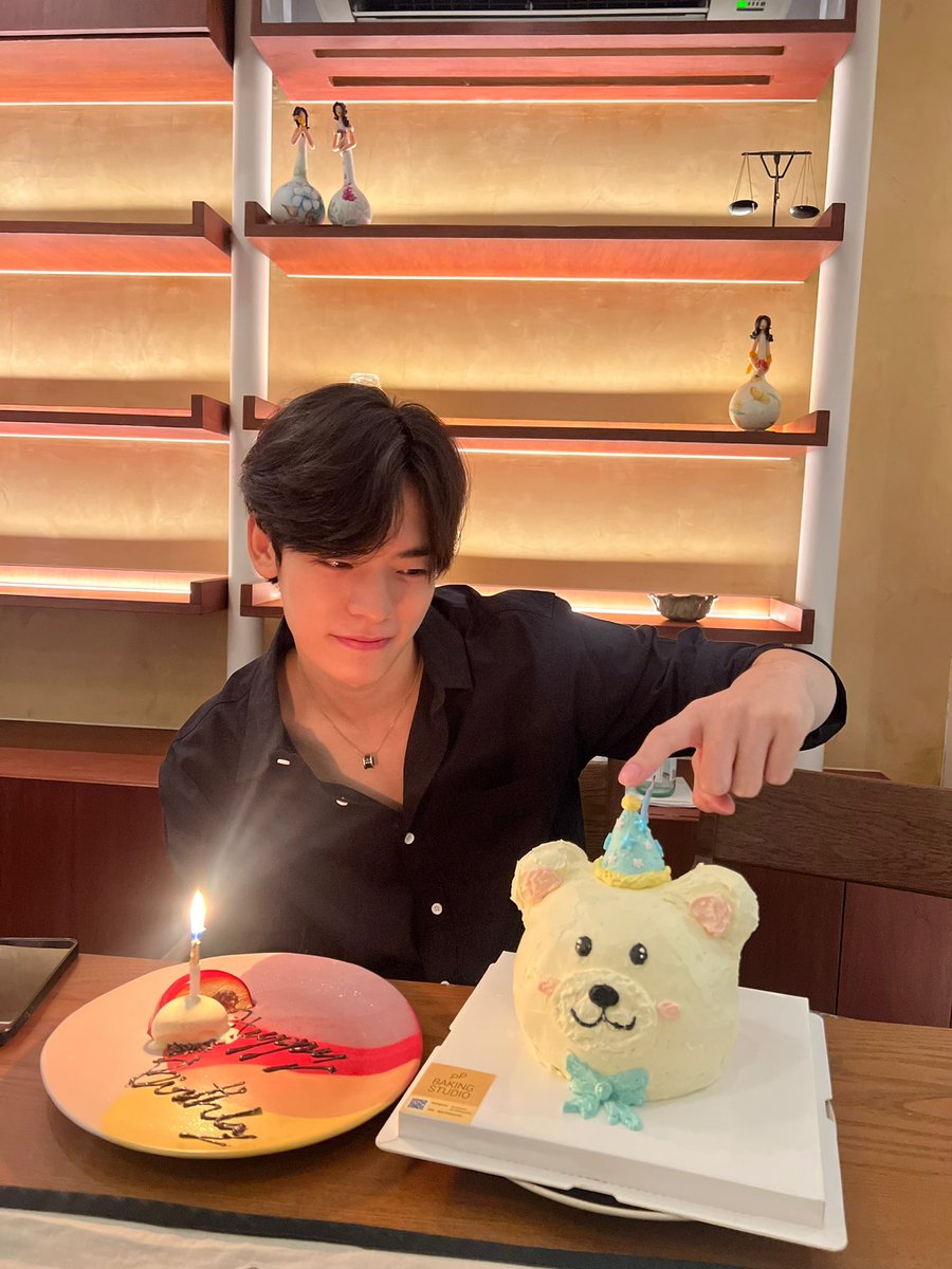 porsuppakarn's tweet photo. Birthday moments, all wrapped up! #porsuppakarn https://t.co/j9LrXMUMcG