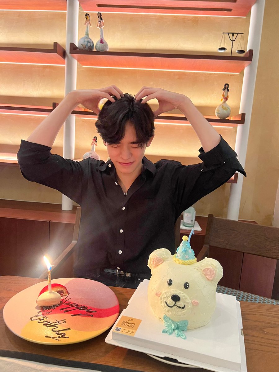 porsuppakarn's tweet photo. Birthday moments, all wrapped up! #porsuppakarn https://t.co/j9LrXMUMcG