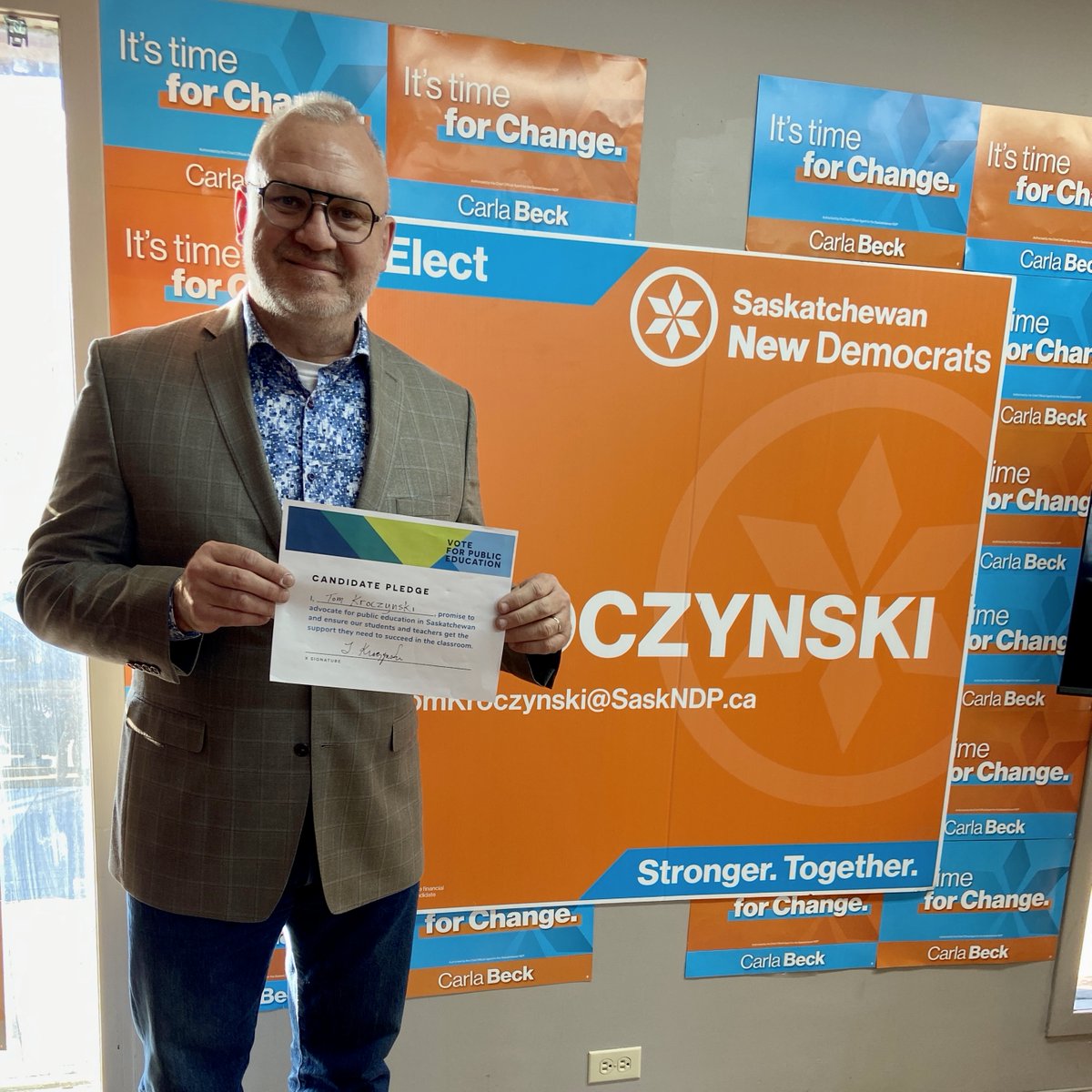 TomKroczynski's tweet photo. I've spent more than 20 years as a teacher in
The Battlefords. Students, teachers and staff in schools need more support. We can't keep making due with less.
I will always continue to advocate for education in SK.
Vote for education.
@Sask_NDP 
#skpoli https://t.co/iuWeQtGGvg