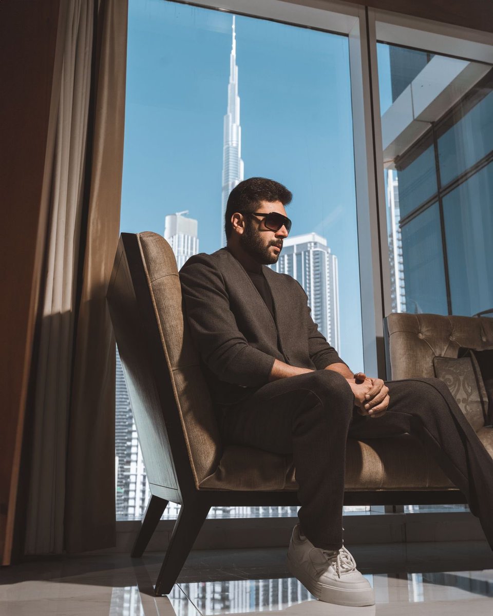 iam_RaviMohan's tweet photo. Hello Dubai !! 

#BrotherFromDiwali 💥

#BrotherPromotions #MakkaMishi https://t.co/MLdGuJwMe8