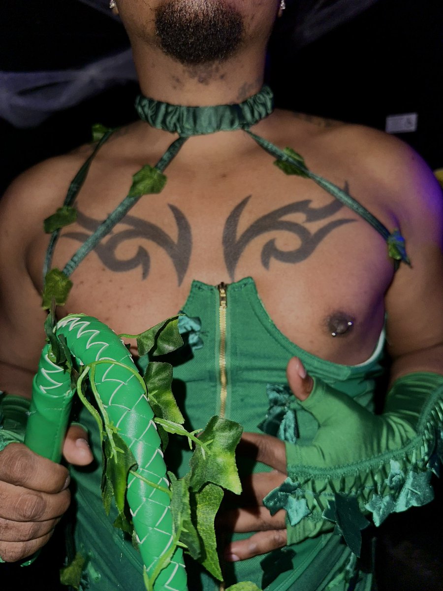kkl3rdkl's tweet photo. Poison ivy’s brother ☘️ 👻 🎃
#deviantevents #deviantatl #atl #Halloween2024 https://t.co/nCxeLXHXQL