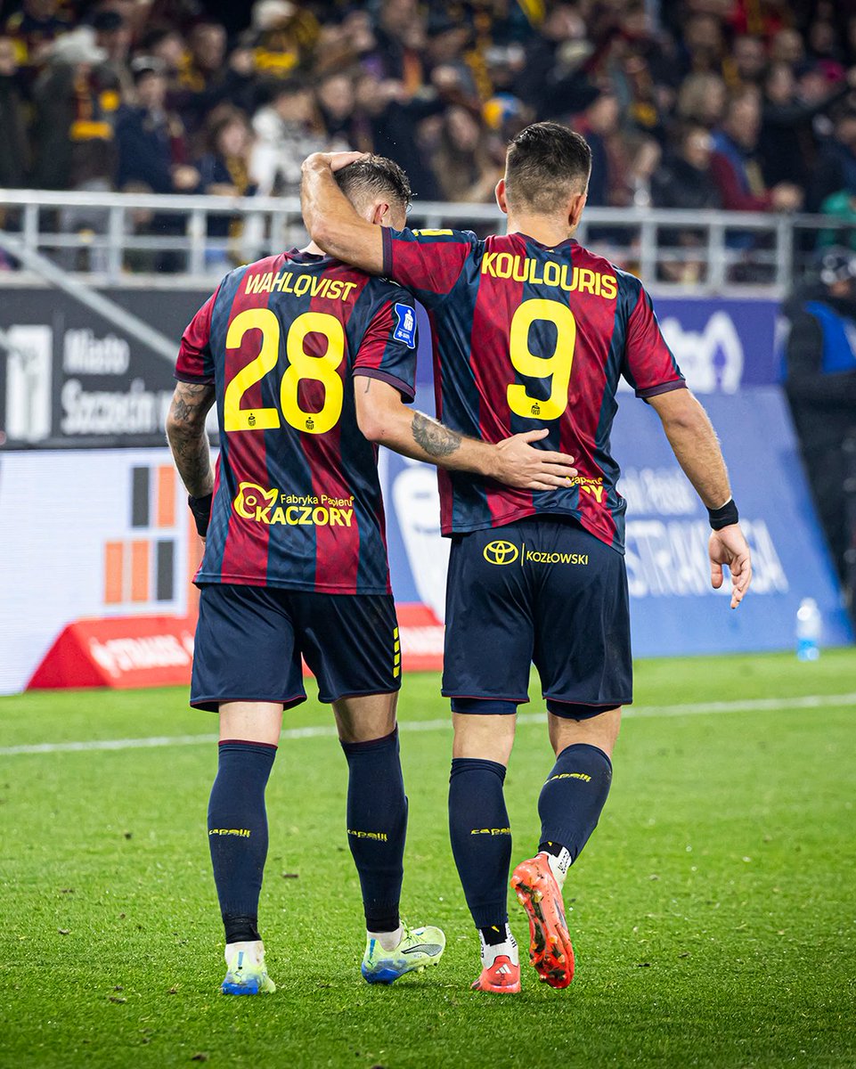 PogonSzczecin's tweet photo. Piękna domowa seria trwa 🏰

Galeria z #POGPUN 👉 https://t.co/q3sjNh157c https://t.co/Q1JBy5PvPL