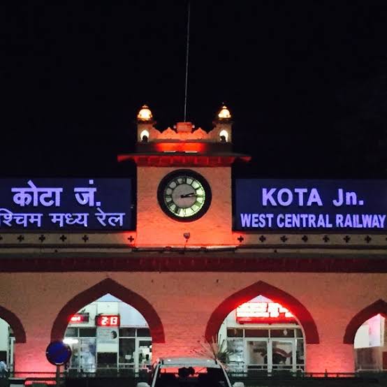 ecrfca's tweet photo. 🔹WCR announced AC Special Train between Kota and Danapur.

➡️ 09803 Kota DNR SPL will Depart Kota on Sunday &amp; Thursday at 21:25 and will Arrive Danapur at 20:00 from 27 Oct to 10 Nov 2024.

➡️ Train will Halt at DDU, Buxar, Ara in ECR Territory.
 (1/2) https://t.co/q1XPpn4RY9