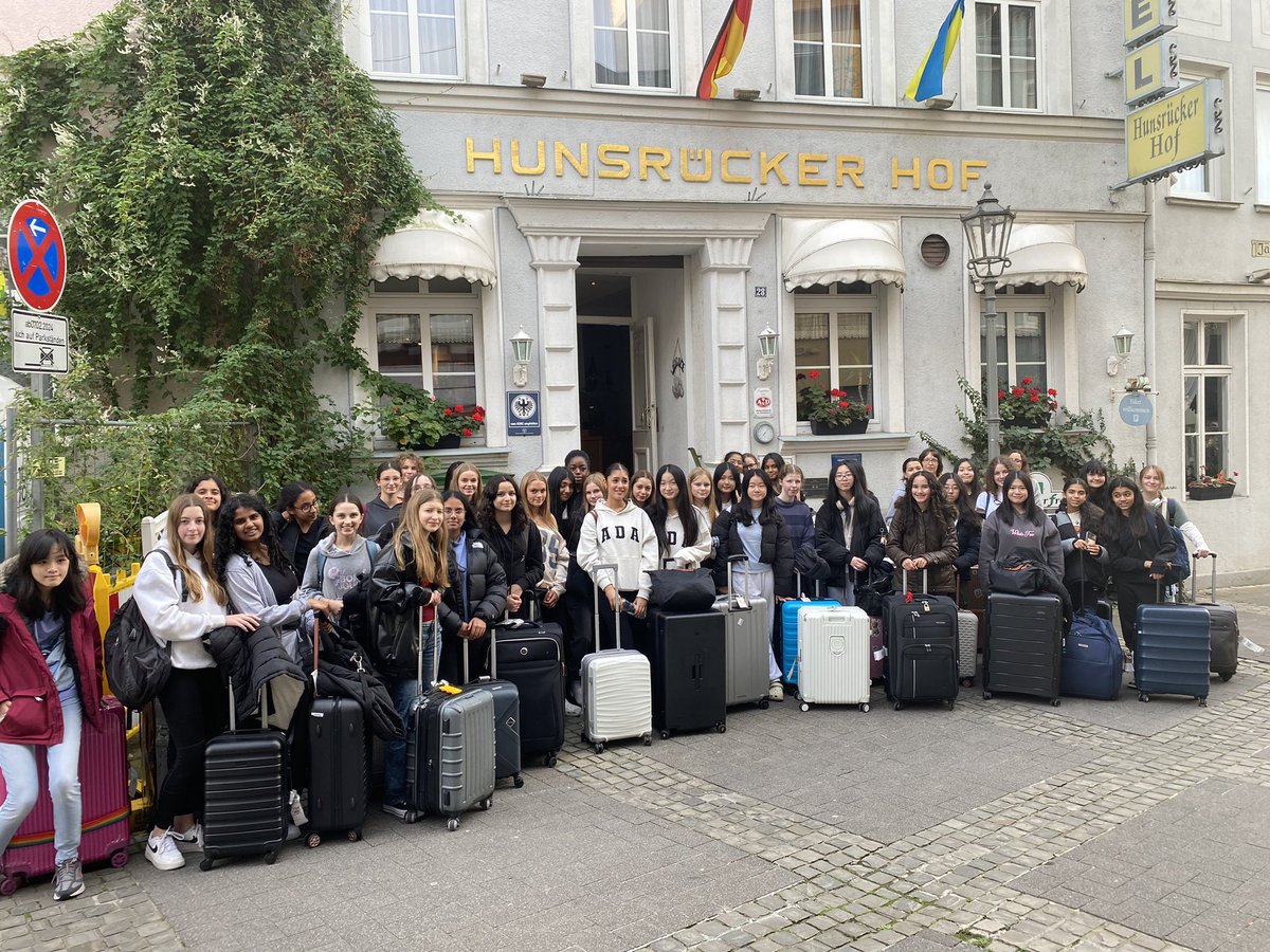 rhinelandaggs's tweet photo. Hunsrücker Hof - we have arrived! https://t.co/U5XvBKBh3w