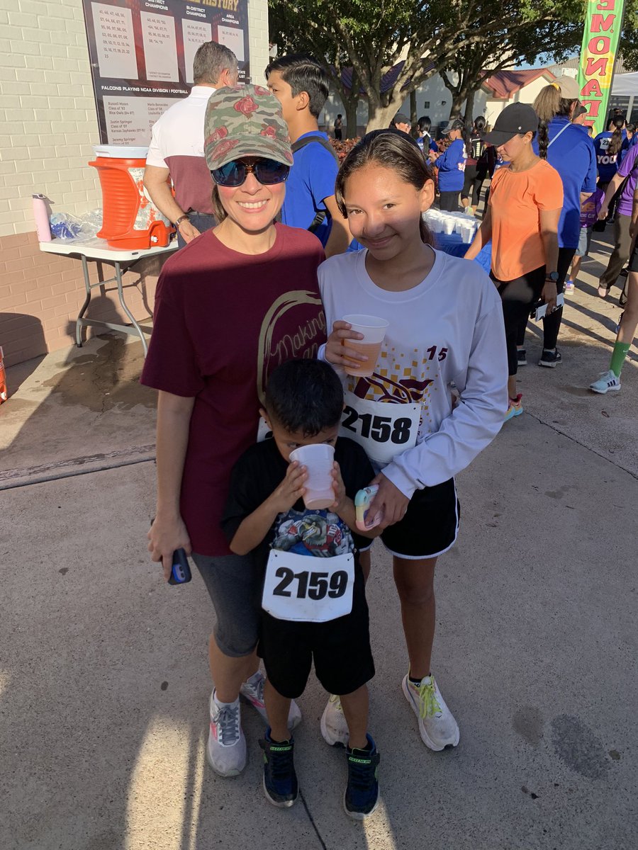 LMMSPatriots's tweet photo. Several of our Patriot families participated in the Leo Aguilar Foundation 5k today! Great job, Patriots! ❤️🎉🏃🏻🏃🏻‍♀️ https://t.co/dpIjWjxgQe