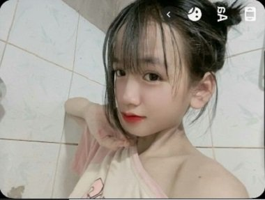Mai Nhi cả gương mặt và “nụ cười” đều non mơn mởn Poster