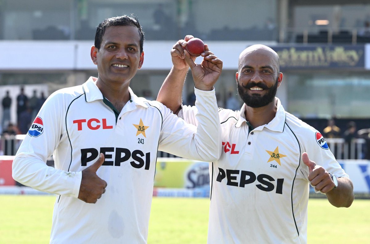 pakisports1's tweet photo. Pakistan holds England from Scruff of The Neck in Rawalpindi and won the series 2-1  @TheRealPCBMedia @ECB_cricket @BLACKCAPS https://t.co/NvVTMlA0Uh