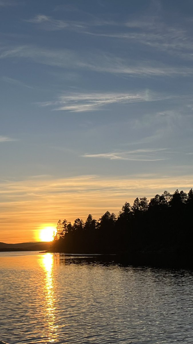 Inarinjärvellä tänään. Tässä tyyni, mutta tuultakin riitti.