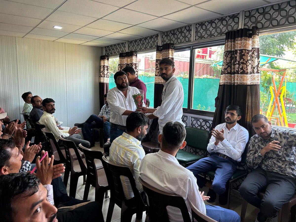 GRAMSEVAKBVNGUJ's tweet photo. આજરોજ ભાવનગર જિલ્લા ગ્રામસેવક મંડળની વાર્ષિક સાધારણ સભા ઓમ ગાર્ડન રેસ્ટોરન્ટ,શિવકુજ આશ્રમની બાજુમાં,બુધેલ રોડ,અધેવાડા ખાતે યોજાઇ ગઇ. આ સભામાં મંડળના વિવિધ હોદ્દેદારોની વરણી કરવામાં આવી. મંડળના પ્રમુખ તરીકે સર્વાનુમતે શ્રી પ્રવિણભાઈ ચાવડાની વરણી કરવામાં આવી. @Guj_Gramsevak https://t.co/Es9wU24iE5