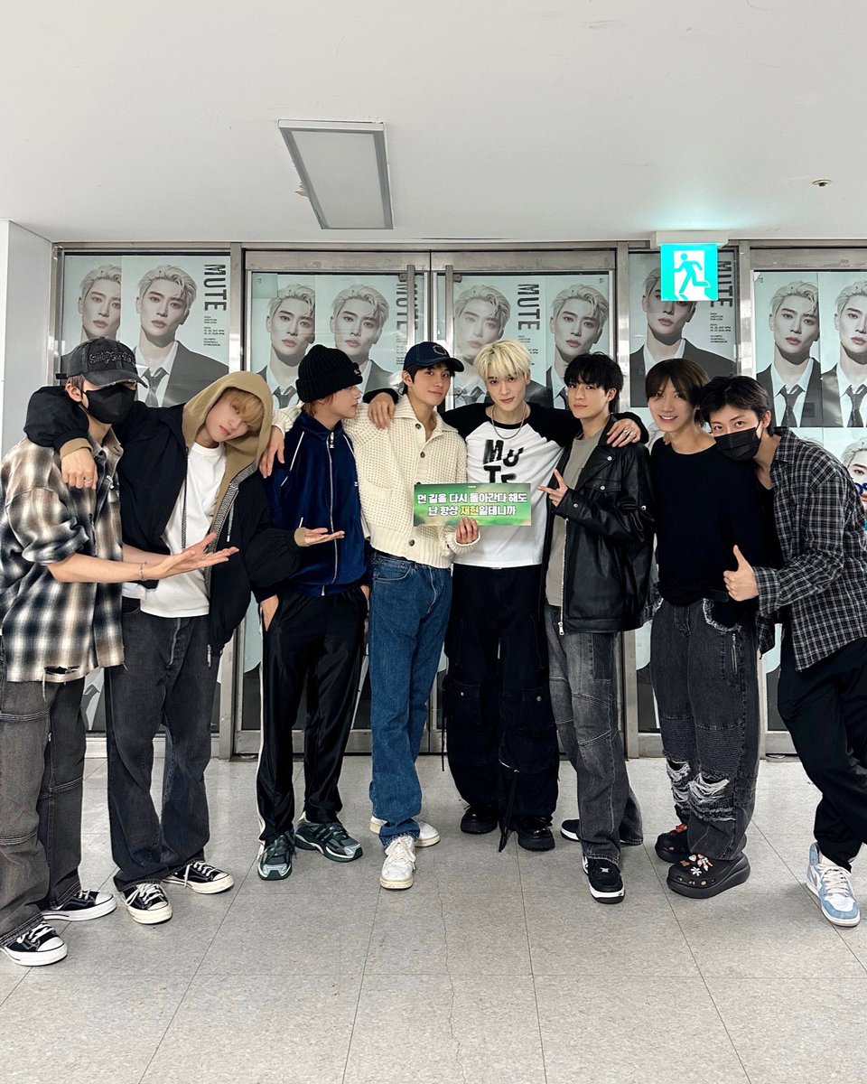 kuexex's tweet photo. 텐 형 제외
연하 썸남 구남친 현남친 총집합 시킨 권력 https://t.co/HYNW8jigXA