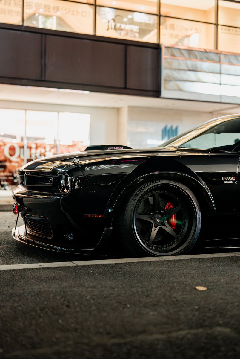 yzoriver's tweet photo. グンマーでバチいけなチャレに出会った
#DODGE
#Challenger
#EDGECUSTOMS https://t.co/4XFjvMESNp