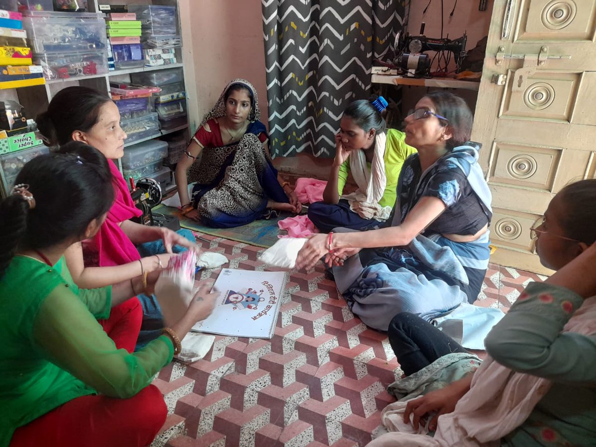 DEF द्वारा संचालित "डिजिटल दीदी" कार्यक्रम के तहत ग्रामीण क्षेत्रों में डिजिटल स्वास्थ्य सेवाएं पहुँचाती "डिजिटल दीदियाँ"!
#डिजिटलदीदी- हर घर समझदारी एवं सही जानकारी 
#Smaartpad
<a href="/DEFindia/">DEFindia</a> <a href="/OsamaManzar/">OsamaManzar</a>  <a href="/shalinikala/">shalini kala</a> <a href="/ArpanaSinghal/">arpana sharma singhal</a> <a href="/njbarbhuiya/">Nahid Jubair</a> <a href="/digikargha/">Digikargha</a> <a href="/_DigitalIndia/">Digital India</a>